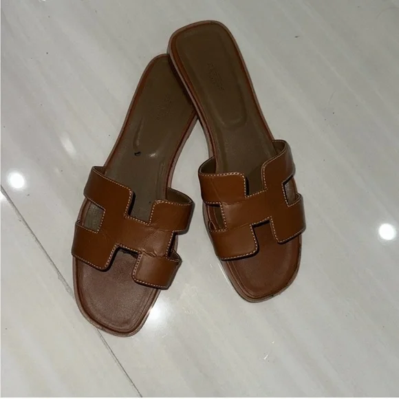 Hermès Oran Sandals Tan - Picture 2 of 8
